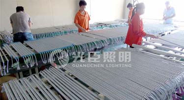 【生產播報】客戶爭相恐后的搶購光臣照明LED線條燈