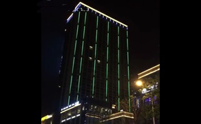 四川客戶鐘愛這款護欄管，DMX512全彩LED護欄管樓體亮化順利亮燈