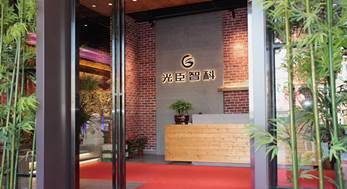客戶指定光臣LED全彩線條燈，原因很簡單