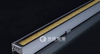 河南鄭州地產樓盤亮化項目，光臣金黃光LED線條燈獲客戶贊賞
