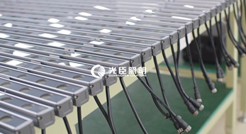 DMX512大功率洗墻燈出貨，商業廣場亮化即將開始