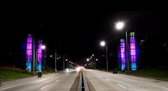 常洪隧道口夜景亮化提升，廢棄立柱“華麗變身”